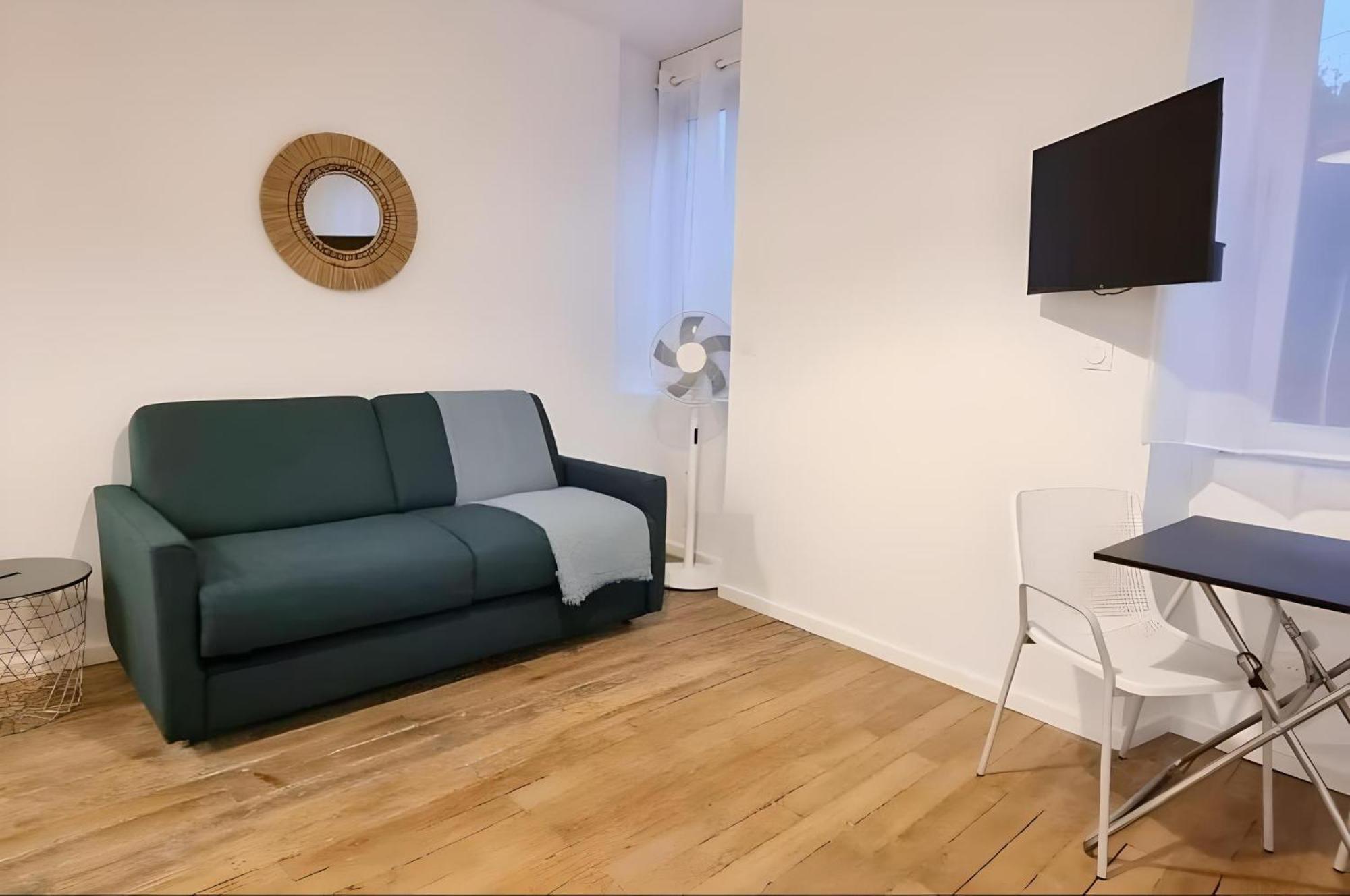 Large Studio Lumineux Et Neuf, Parking Gratuit Châteauroux エクステリア 写真